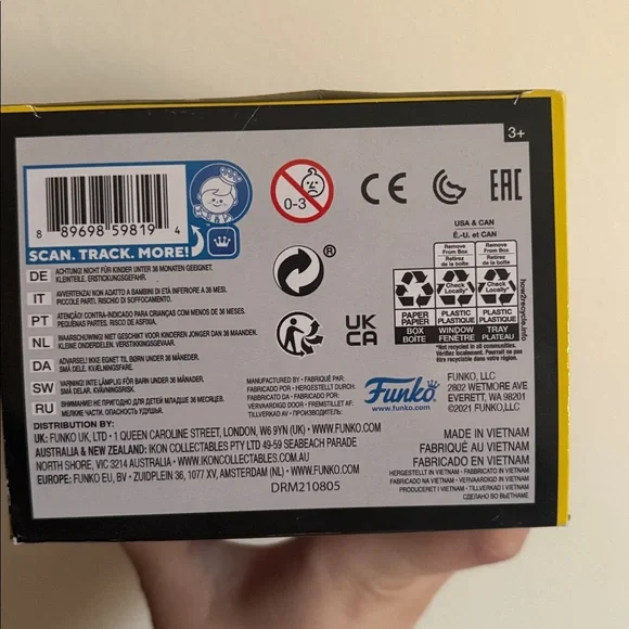 Funko Pop Stranger Things Eleven - glow in the dark EXCLUSIVE - Picture 6 of 6